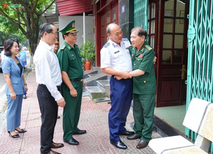 Cảnh sát biển Việt Nam truyền lửa tình yêu biển đảo đến nhân dân vùng biên Lạng Sơn