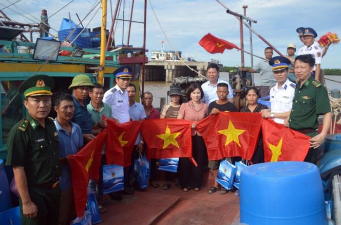Cảnh sát biển đồng hành với ngư dân: Cùng ngư dân Kim Sơn chấp hành nghiêm pháp luật