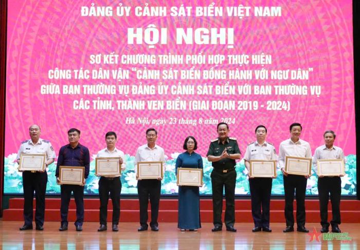 Tiếp tục nghiên cứu thực hiện hiệu quả chương trình Cảnh sát biển đồng hành với ngư dân