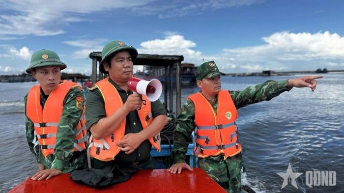 Chủ động ứng phó áp thấp nhiệt đới trên Biển Đông