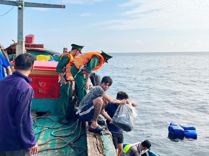 Điểm tựa của ngư dân trên biển