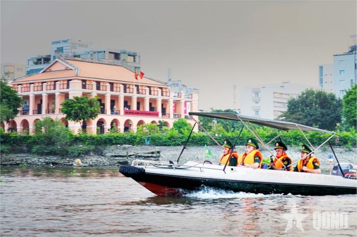 Lũy thép biên phòng trên cảng, biển