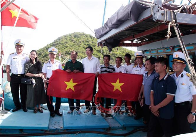 Điểm tựa để ngư dân vươn khơi bám biển