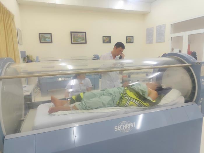 Viện Y học Hải quân cấp cứu thành công ngư dân Quảng Bình bị giảm áp nặng