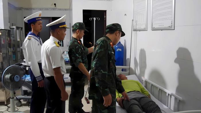 Đảo Trường Sa cấp cứu ngư dân tàu cá tỉnh Bình Định trong đêm