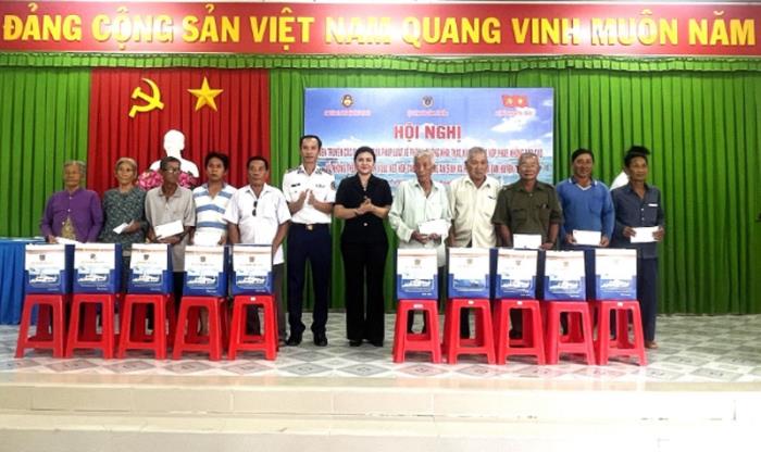 Niềm vui của người dân ở cửa biển Định An