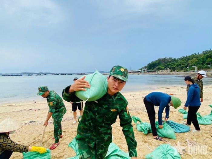 Các đơn vị Quân đội tập trung ứng phó bão số 3, tạm dừng tìm kiếm nạn nhân trong vụ lật tàu Vịnh Xanh