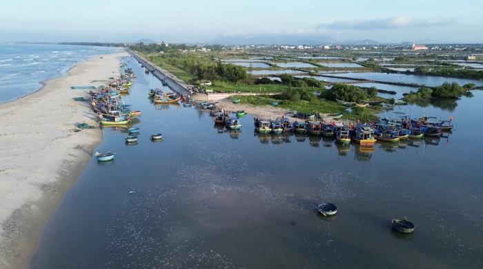 Biển vàng, niềm tin xanh: Bài 1 Trăn trở của những lão ngư vùng duyên hải