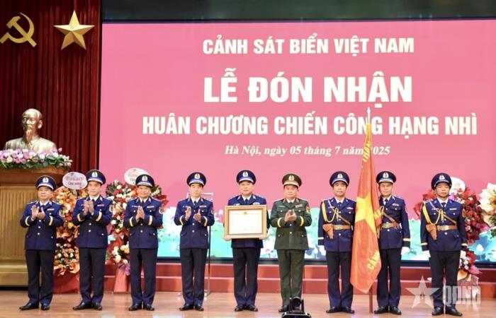 Cảnh sát biển Việt Nam đón nhận Huân chương Chiến công hạng Nhì