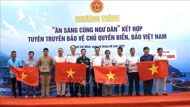 Chương trình Ăn sáng cùng ngư dân, góp phần tuyên truyền bảo vệ chủ quyền biển, đảo Việt Nam