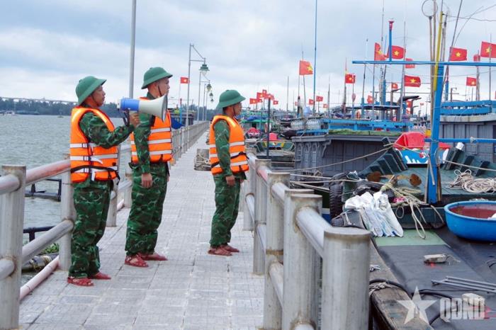 Hơn 1.000 tàu cá của ngư dân thành phố Huế đã vào nơi tránh trú an toàn