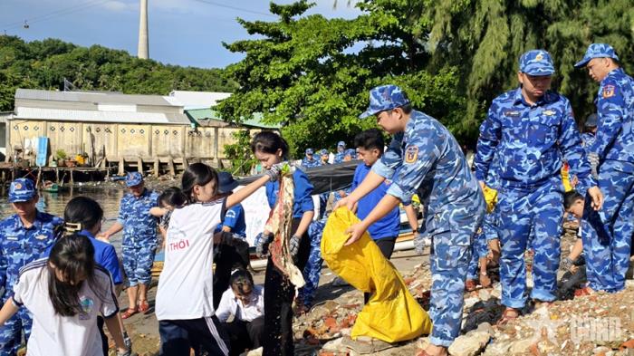Bộ tư lệnh Vùng Cảnh sát biển 4: Chung tay vì Biển xanh, sạch, đẹp