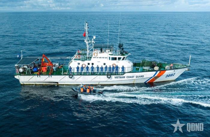 Những con tàu Cảnh sát biển đón năm mới xa đất liền