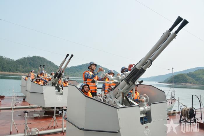 Luyện giỏi, rèn nghiêm ở Lữ đoàn 169 Hải quân