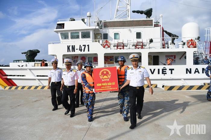 Mỗi lá phiếu, một cột mốc chủ quyền - Bài 1: Những lá phiếu vượt trùng khơi