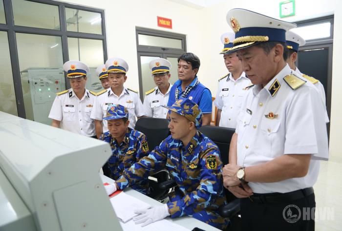 Đoàn đại biểu TP Hồ Chí Minh thăm, động viên quân dân đảo Hòn Đốc, Nam Du
