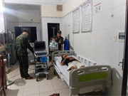 Trung tâm y tế thị trấn Trường Sa cấp cứu kịp thời ngư dân Bình Thuận bị nạn trên biển