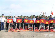 Vùng Cảnh sát biển 3 đồng hành với ngư dân Vĩnh Long