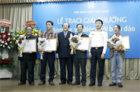 Biển, đảo những ngọn sóng mặt trời