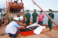 Ngăn chặn hoạt động buôn lậu xăng dầu trên vùng biển Tây Nam