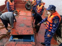 Liên tiếp bắt giữ hai tàu vận chuyển dầu DO trái phép trên vùng biển Tây Nam