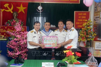 Vùng 2 Hải quân kết thúc chuyến thăm, chúc Tết tại Nhà giàn DK1