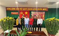 Tình người giữa biển khơi