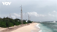 Cùng ngư dân thắp sáng đèn trên biển