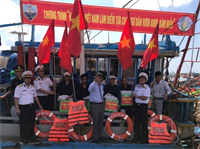Hỗ trợ ngư dân khai thác hải sản an toàn, bền vững, đúng pháp luật