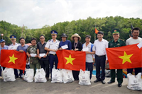 Cảnh sát biển đồng hành với ngư dân huyện Cần Giờ