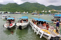 Du lịch biển đảo Nha Trang hút khách ngày đầu năm mới