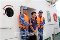 Cảnh sát biển bắt giữ đối tượng truy nã trên biển