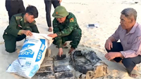 Quảng Bình: Phát hiện hơn 20kg nghi chất ma túy trôi dạt vào bờ biển