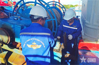 Trung tâm Dịch vụ hậu cần - kỹ thuật đảo Trường Sa hỗ trợ sửa chữa tàu cá ngư dân