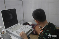 Quân y đảo Song Tử Tây cấp cứu ngư dân bị chấn thương nặng khi đánh bắt trên biển