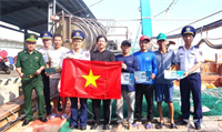 Hải đội 202 tuyên truyền các quy định về chống khai thác IUU cho ngư dân