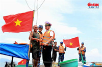 Đồng hành cùng ngư dân vươn khơi bám biển, chống IUU
