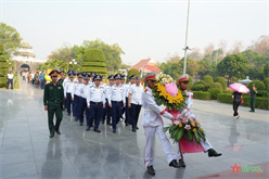 Bộ tư lệnh Cảnh sát biển dâng hương tại các điểm di tích lịch sử ở Điện Biên