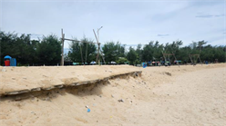 Cận cảnh sạt lở bờ biển bất thường ở Thừa Thiên – Huế