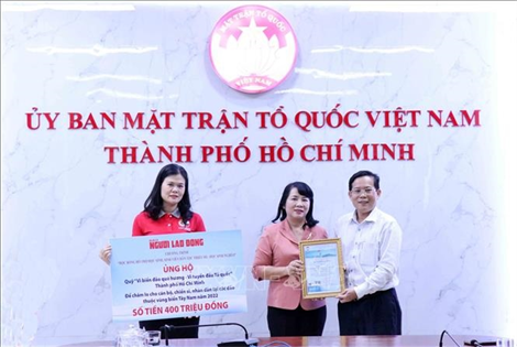Tiếp nhận hơn 5,2 tỷ đồng ủng hộ cán bộ, chiến sỹ và nhân dân các đảo vùng biển Tây Nam
