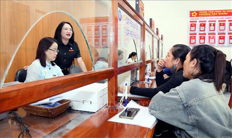 Linh hoạt trong giải quyết thủ tục hành chính cho ngư dân