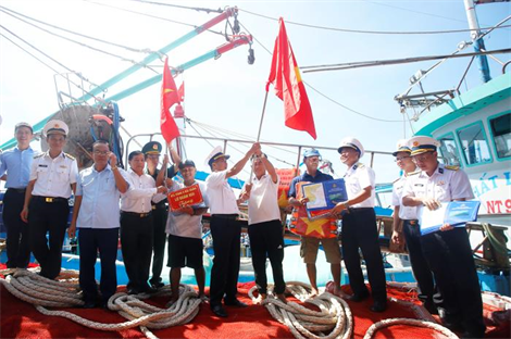 Bộ đội Hải quân là điểm tựa cho ngư dân vươn khơi bám biển
