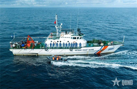 Những con tàu Cảnh sát biển đón năm mới xa đất liền