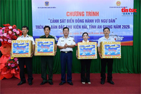 Cảnh sát biển kết hợp huấn luyện trên biển, thực hiện công tác dân vận